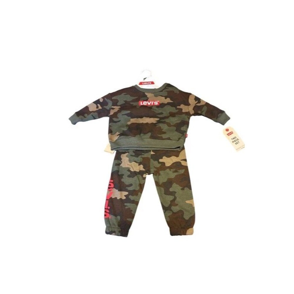 Levi’s 2 piece set size 12 months sweatpants/sweater camo green